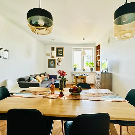 Z Widokiem Na Palac I Kosciol.